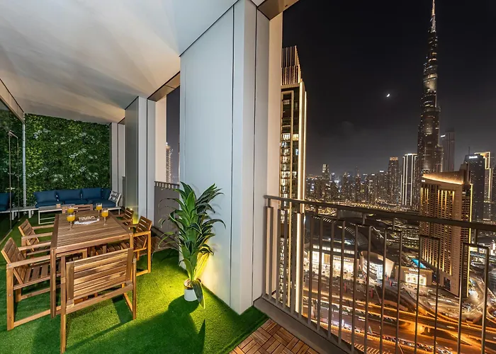 Chic 4 Bedroom Apartment I Burj Khalifa & Fountain Views I Direct Access To Dubai Mall I Free Gym, Pool, Parking Wi-Fi And Ps5 I By Skyline Serenity