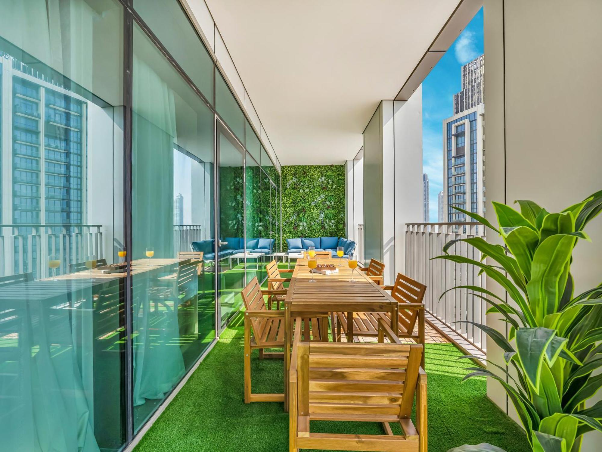 Apartment Chic 4 Bedroom I Burj Khalifa & Fountain Views I Direct Access To Mall I Free Gym, Pool, Parking Wi-fi And Ps5 I By Skyline Serenity