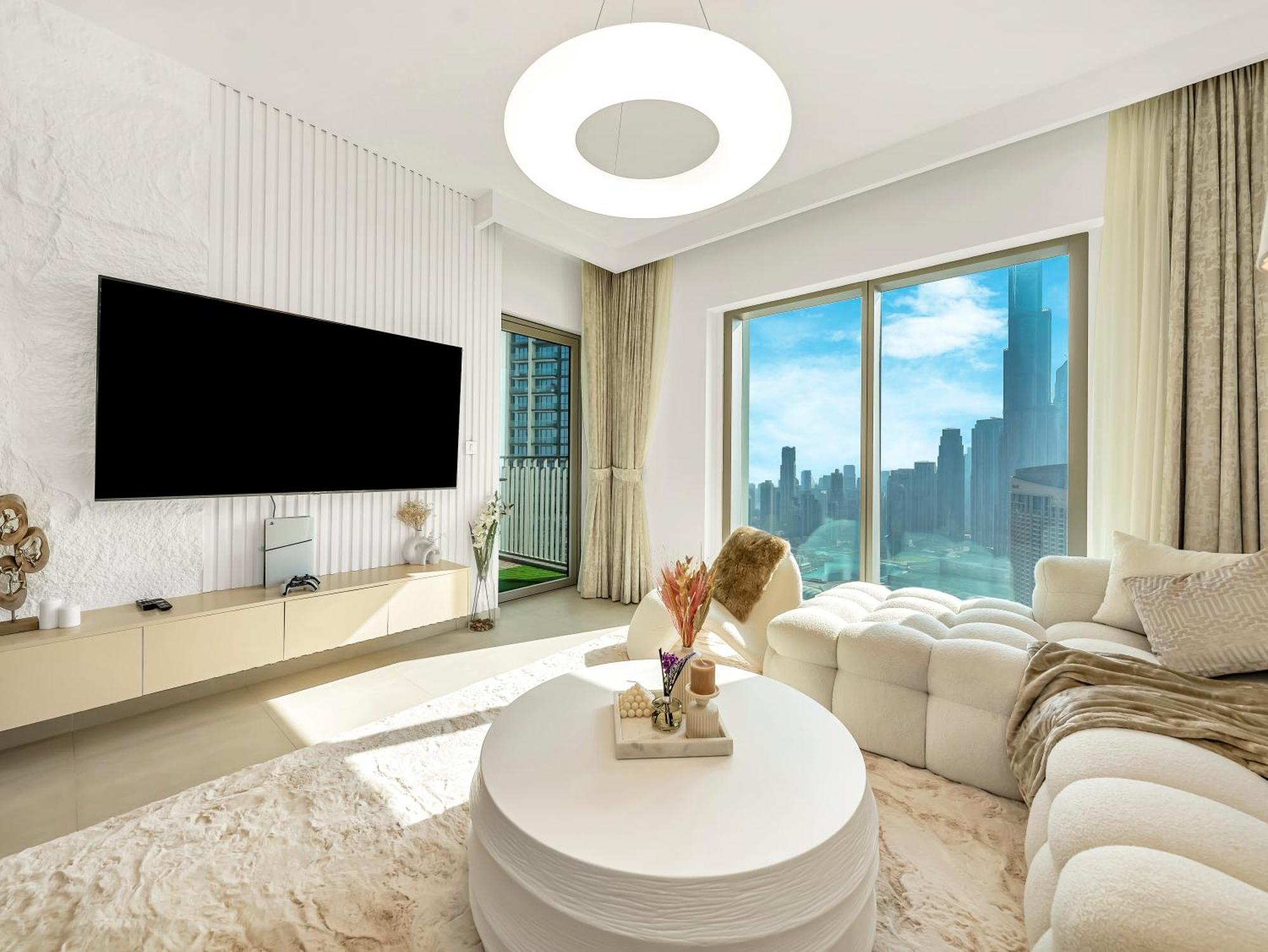 Chic 4 Bedroom I Burj Khalifa & Fountain Views I Direct Access To Mall I Free Gym, Pool, Parking Wi-fi And Ps5 I By Skyline Serenity Apartment Dubai