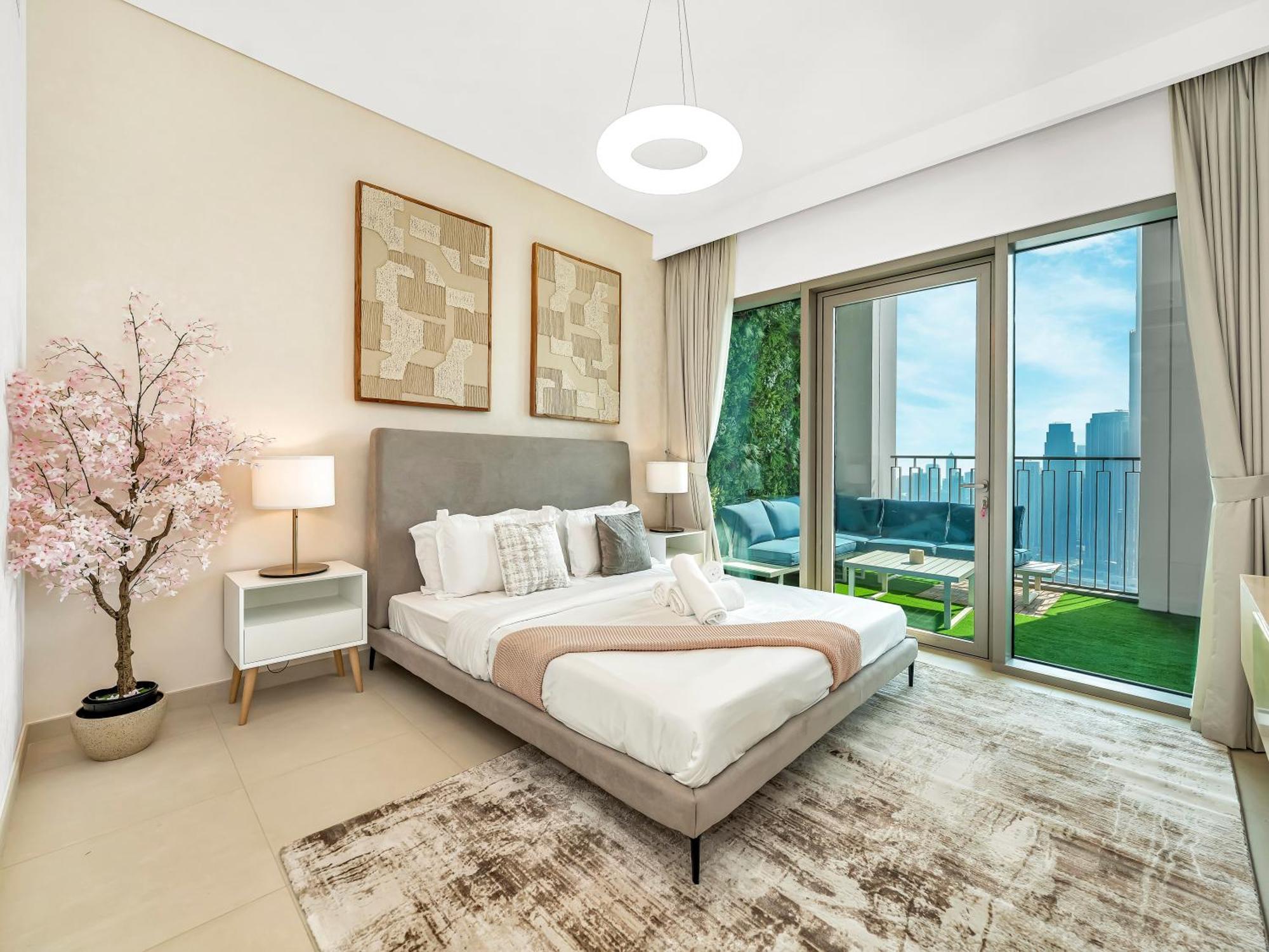 Apartment Chic 4 Bedroom I Burj Khalifa & Fountain Views I Direct Access To Mall I Free Gym, Pool, Parking Wi-fi And Ps5 I By Skyline Serenity Dubai