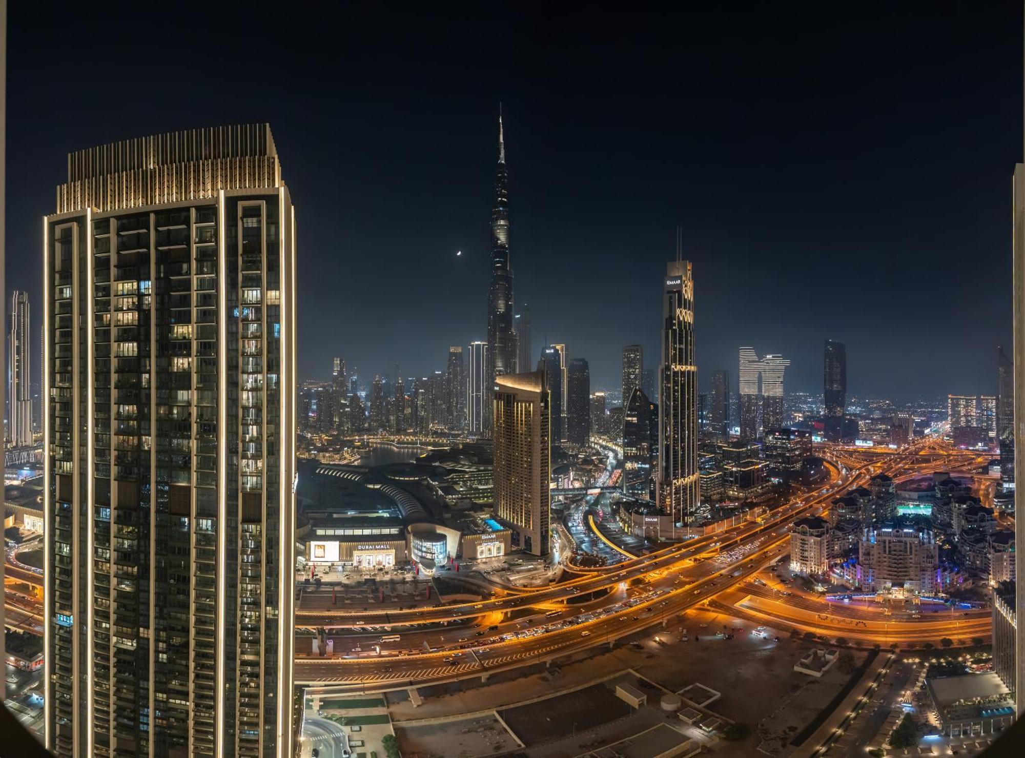 Chic 4 Bedroom I Burj Khalifa & Fountain Views I Direct Access To Mall I Free Gym, Pool, Parking Wi-fi And Ps5 I By Skyline Serenity Dubai