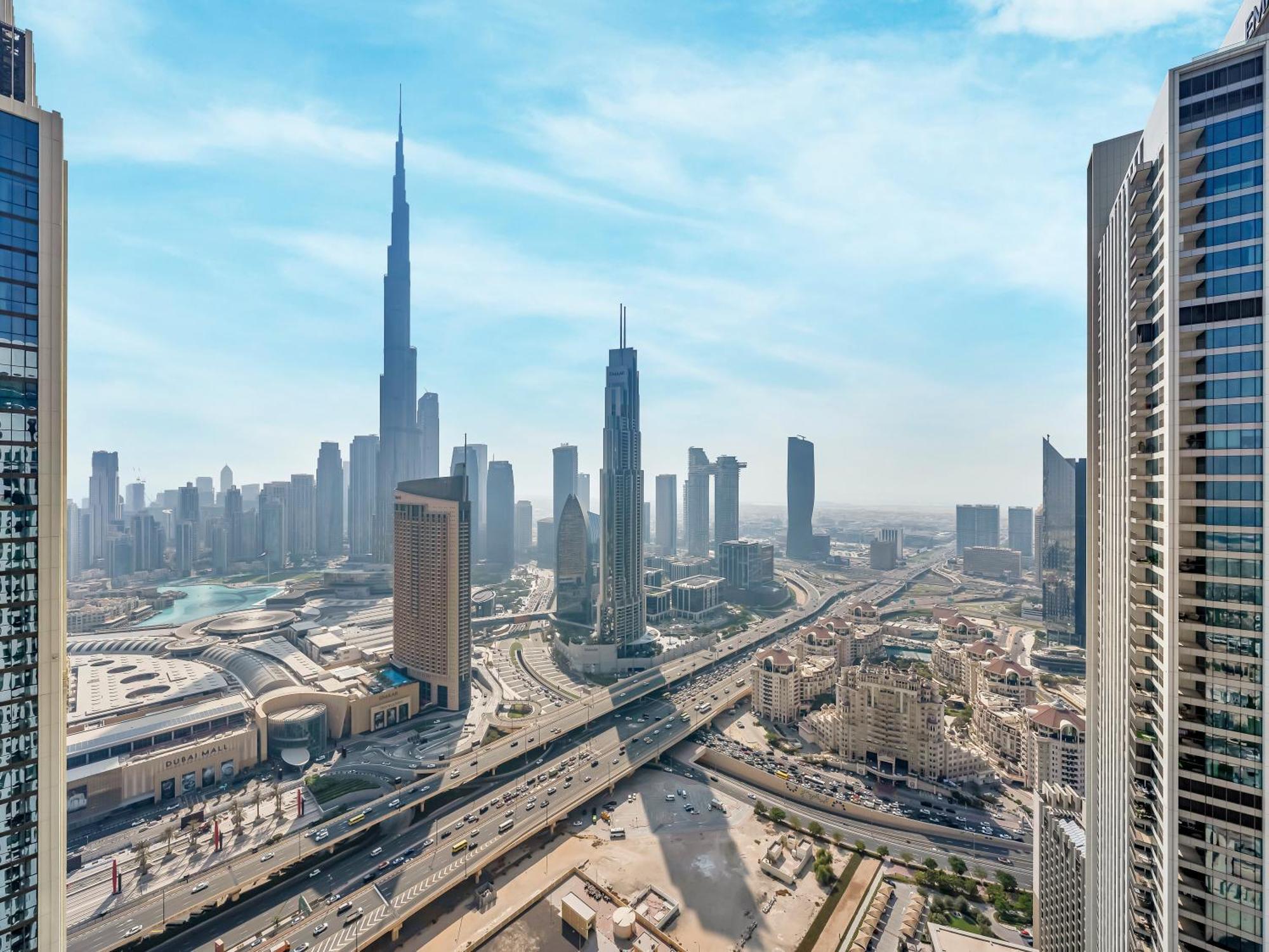Apartment Chic 4 Bedroom I Burj Khalifa & Fountain Views I Direct Access To Mall I Free Gym, Pool, Parking Wi-fi And Ps5 I By Skyline Serenity *