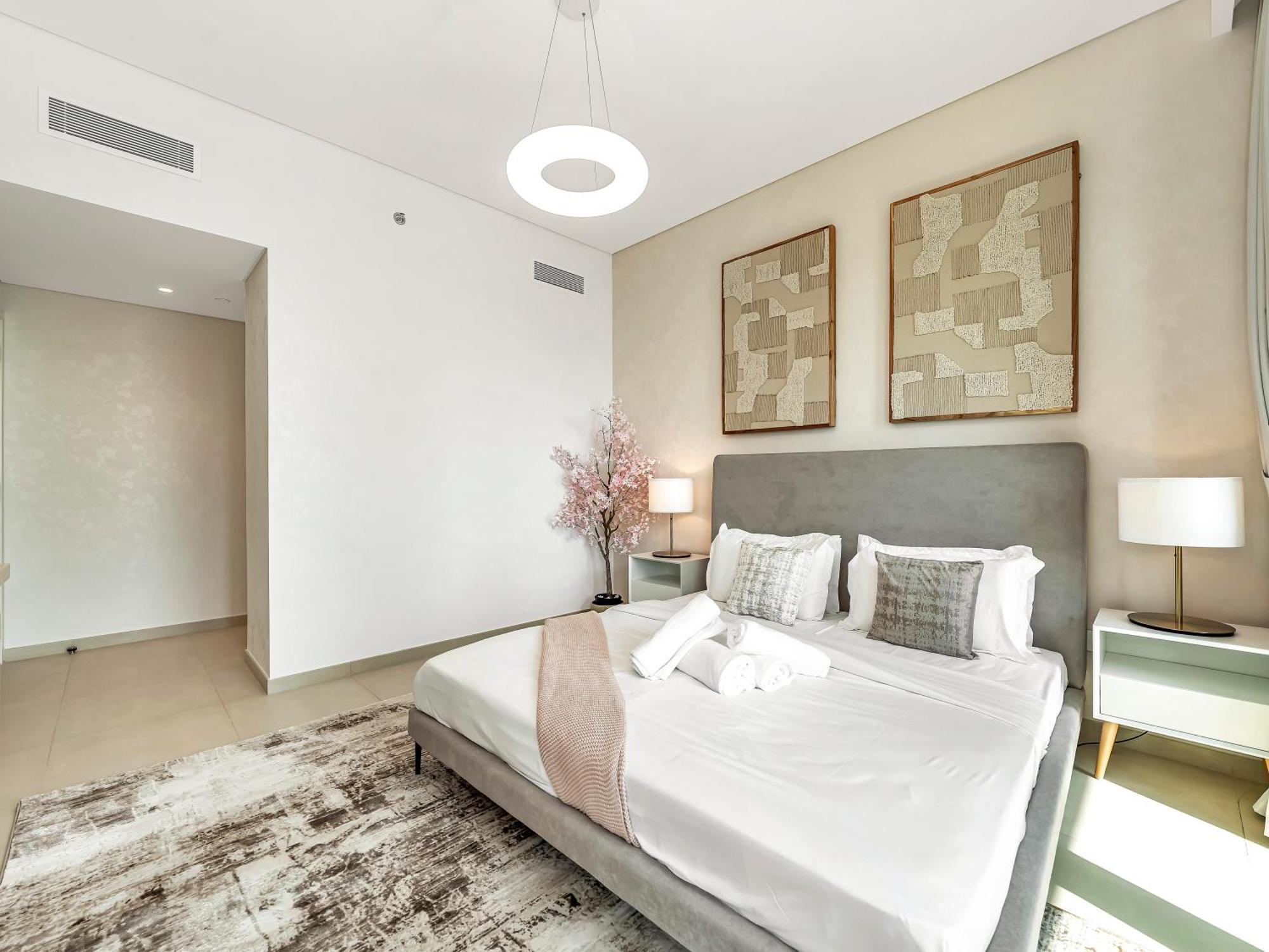 Apartment Chic 4 Bedroom I Burj Khalifa & Fountain Views I Direct Access To Mall I Free Gym, Pool, Parking Wi-fi And Ps5 I By Skyline Serenity Dubai