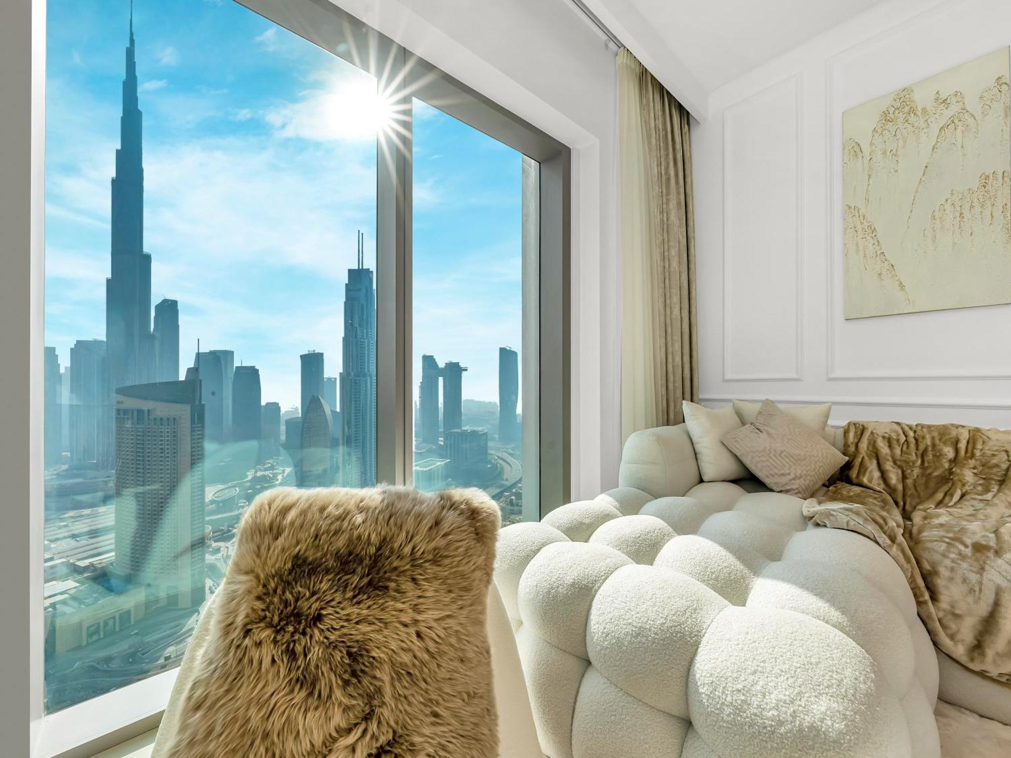 Apartment Chic 4 Bedroom I Burj Khalifa & Fountain Views I Direct Access To Mall I Free Gym, Pool, Parking Wi-fi And Ps5 I By Skyline Serenity Dubai