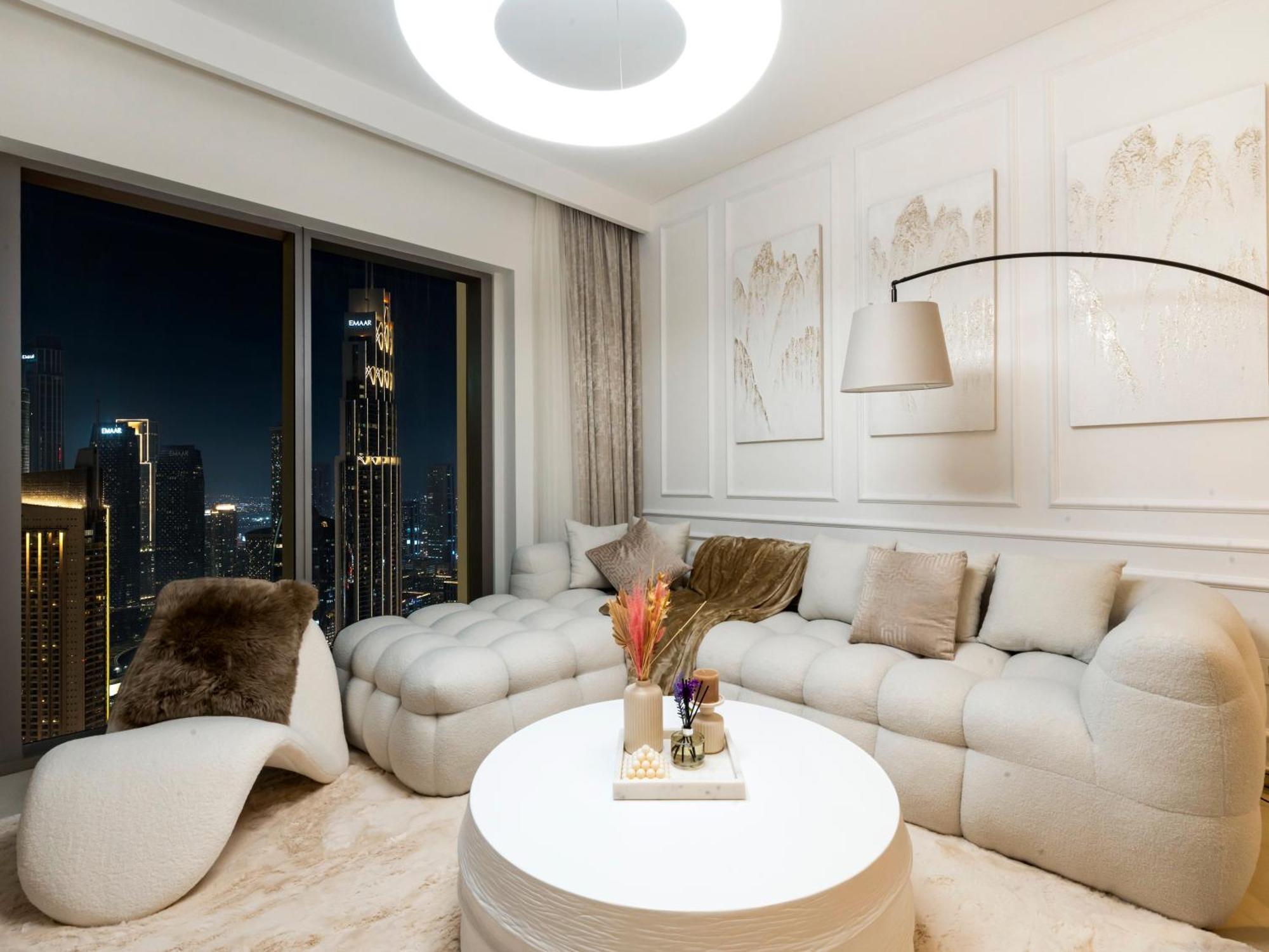 Apartment Chic 4 Bedroom I Burj Khalifa & Fountain Views I Direct Access To Mall I Free Gym, Pool, Parking Wi-fi And Ps5 I By Skyline Serenity *