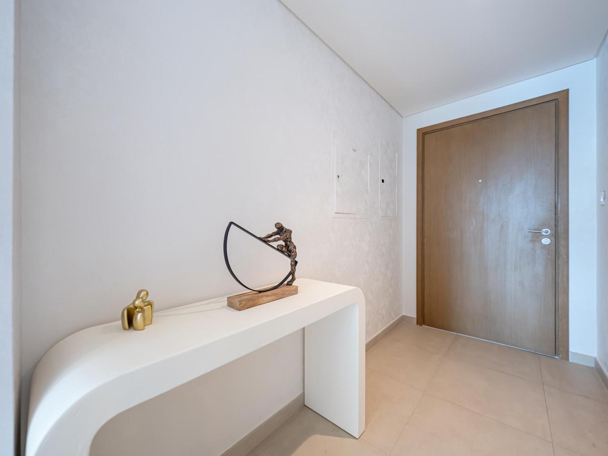 Chic 4 Bedroom I Burj Khalifa & Fountain Views I Direct Access To Mall I Free Gym, Pool, Parking Wi-fi And Ps5 I By Skyline Serenity Apartment Dubai