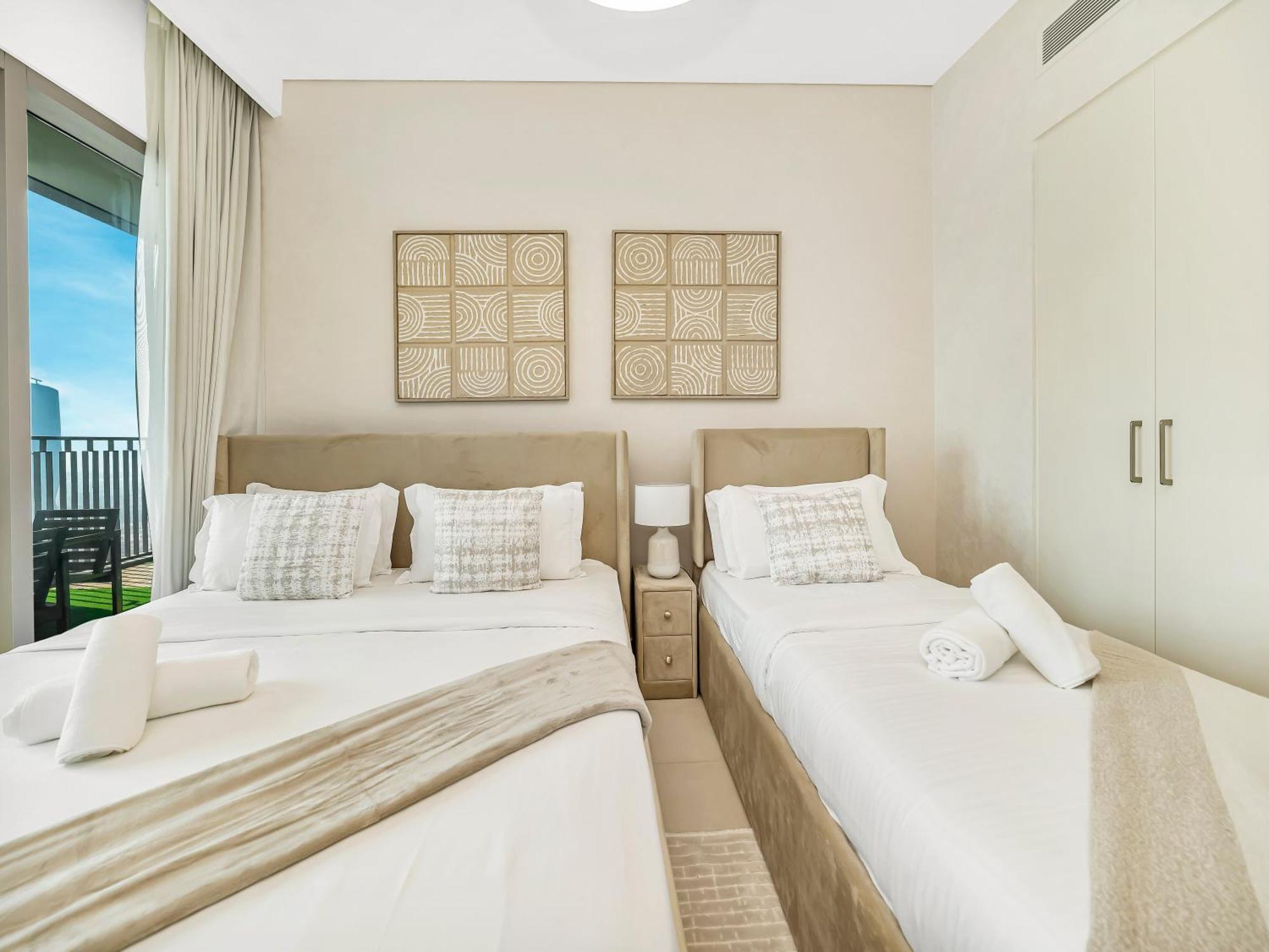 Chic 4 Bedroom I Burj Khalifa & Fountain Views I Direct Access To Mall I Free Gym, Pool, Parking Wi-fi And Ps5 I By Skyline Serenity * Dubai